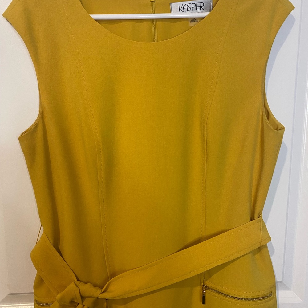 Kasper Yellow dress with gold zipper design and waist tie.